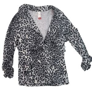 BLOUSE Nwt no boundaries grey white leopard print collared cardigan small
